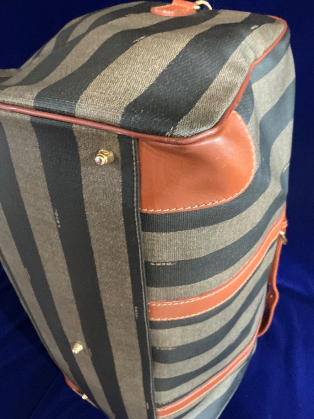 Vintage Authentic Fendi Pequin dufflel bag with shoulder strap - Picture 11 of 16